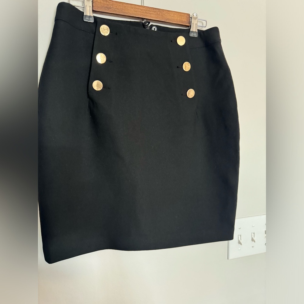 H&M Classic Black Pencil Skirt with Gold Buttons. Size 8